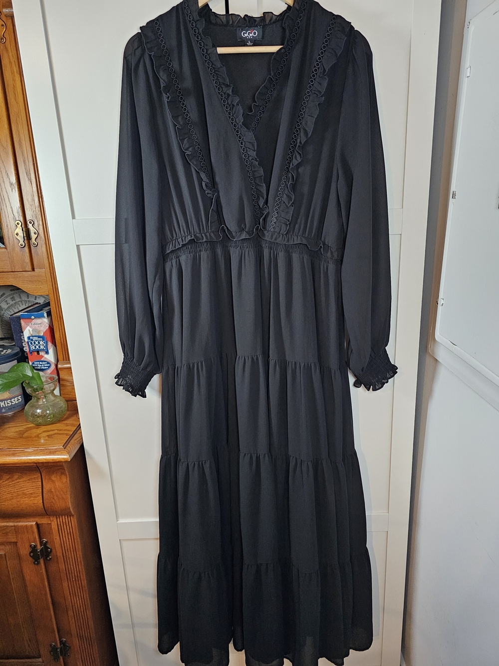 GiGiO Black Long Sleeve Tiered Maxi Dress Ruffle V-Neck Smocked Cuffs L Gothic